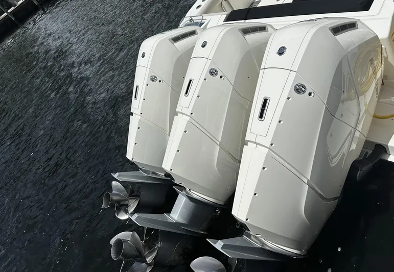 Isle Hope'n Yacht Photos Pics Triple outboard engines on a 2022 Boston Whaler 405 Conquest boat.