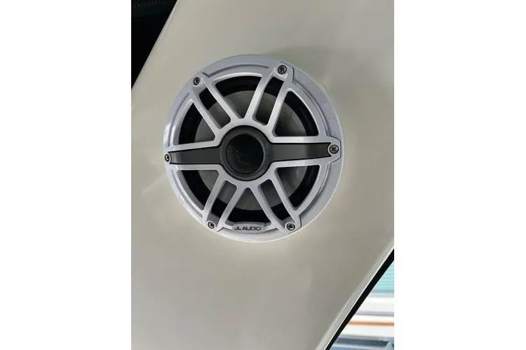  Yacht Photos Pics Marine speaker on 2003 Sea Ray 410 Sundancer boat, featuring JL Audio design.