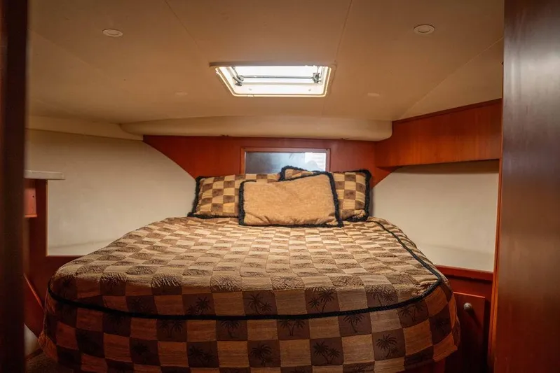  Yacht Photos Pics 2004 Luhrs 36 Convertible cabin with cozy bed and elegant wood finish.