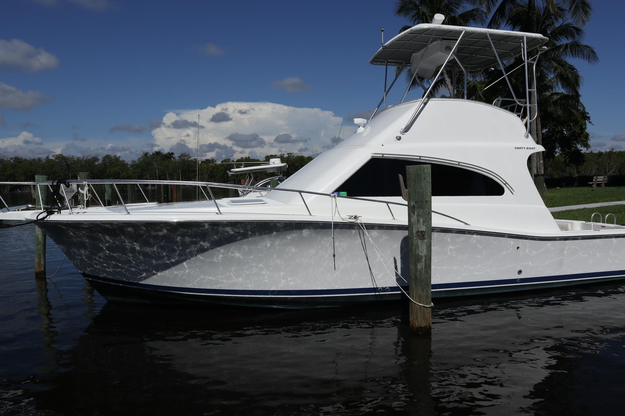 Luhrs 38 Convertible