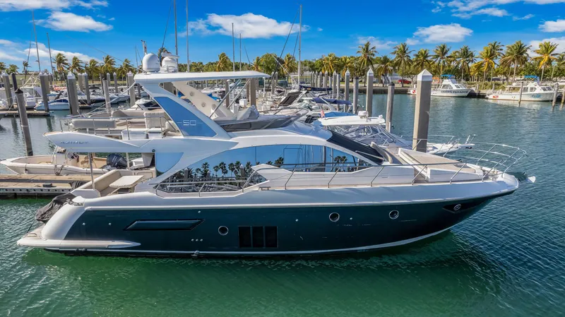 Vivere Yacht Photos Pics 