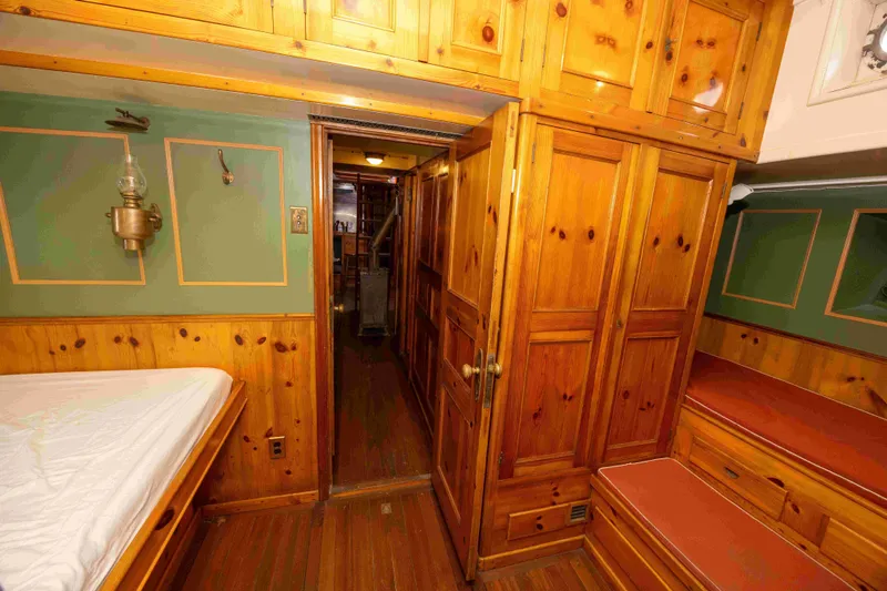 Little Vigilant Yacht Photos Pics master cabin viewing forward