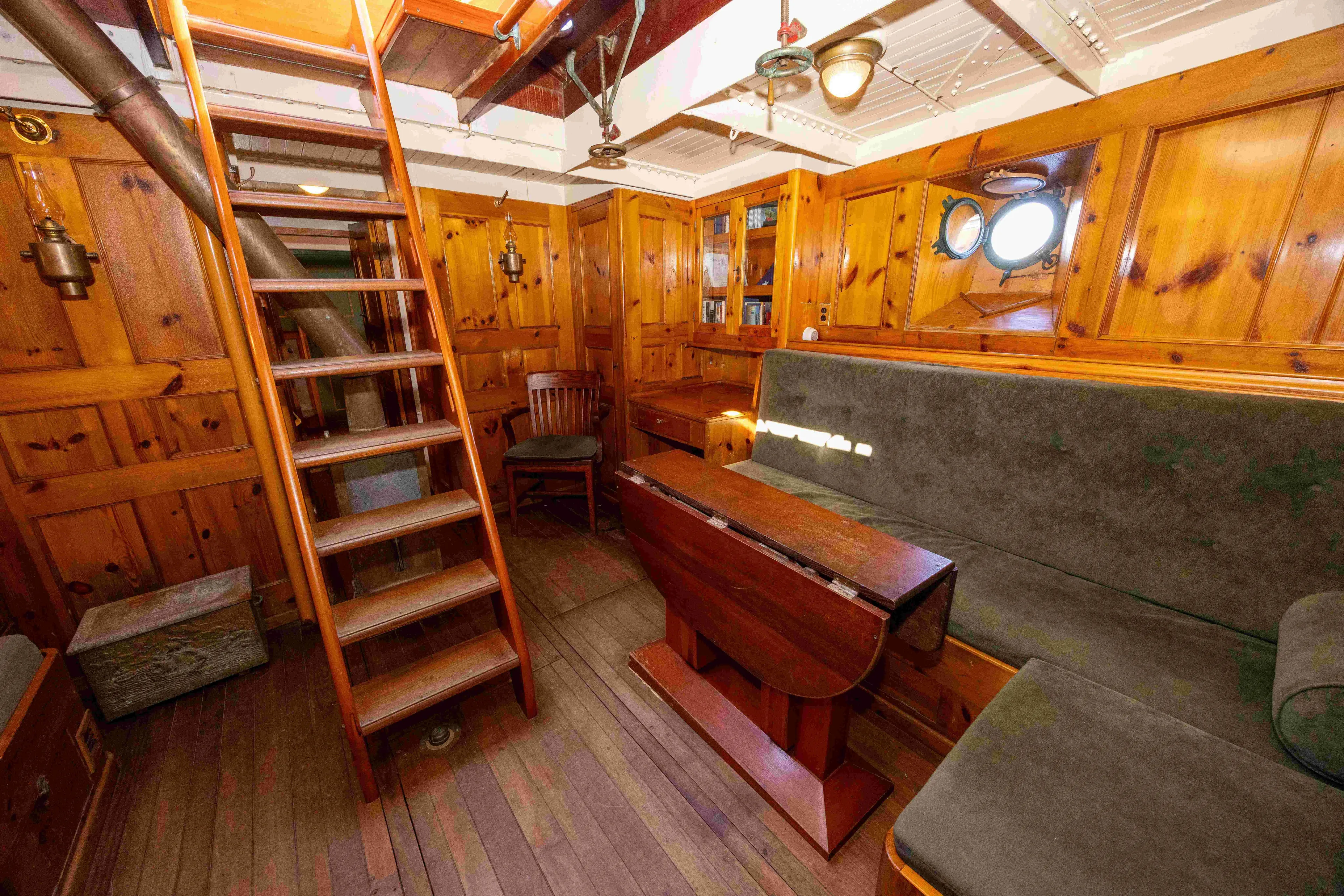 Little Vigilant Yacht Photos Pics Salon viewing to port aft