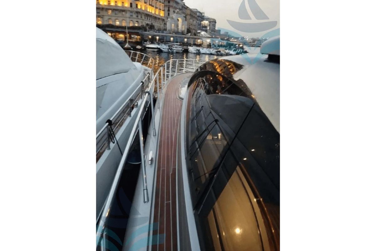 2007 Ferretti Yachts 64 