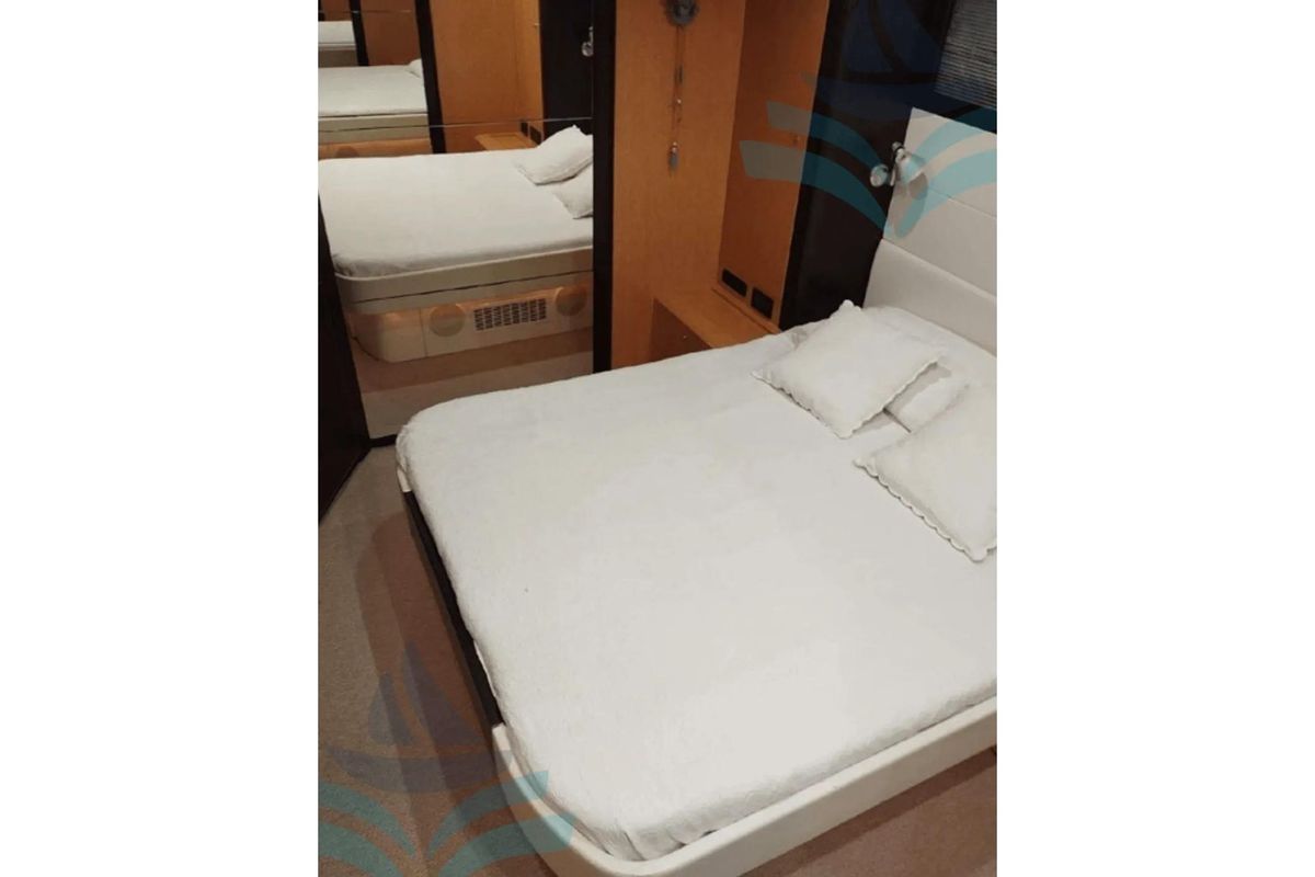 2007 Ferretti Yachts 64 