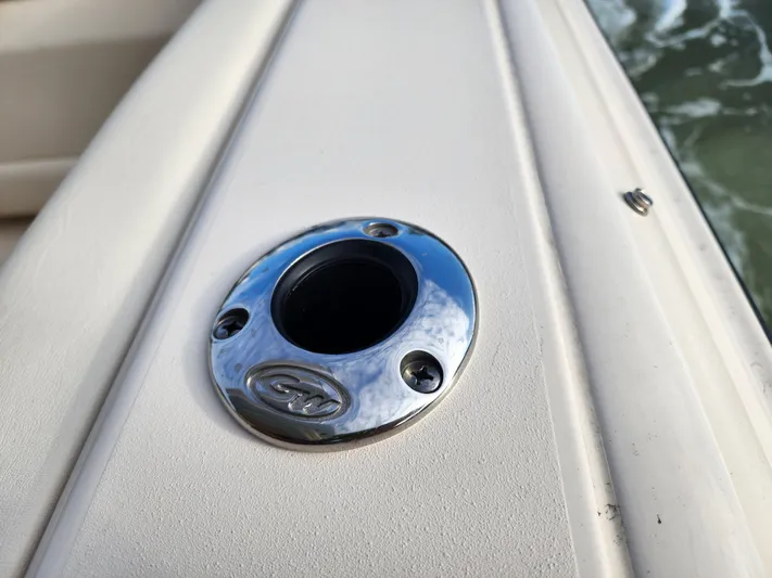  Yacht Photos Pics Grady-White Freedom 275 boat detail, chrome fitting, 2023 model, close-up view.