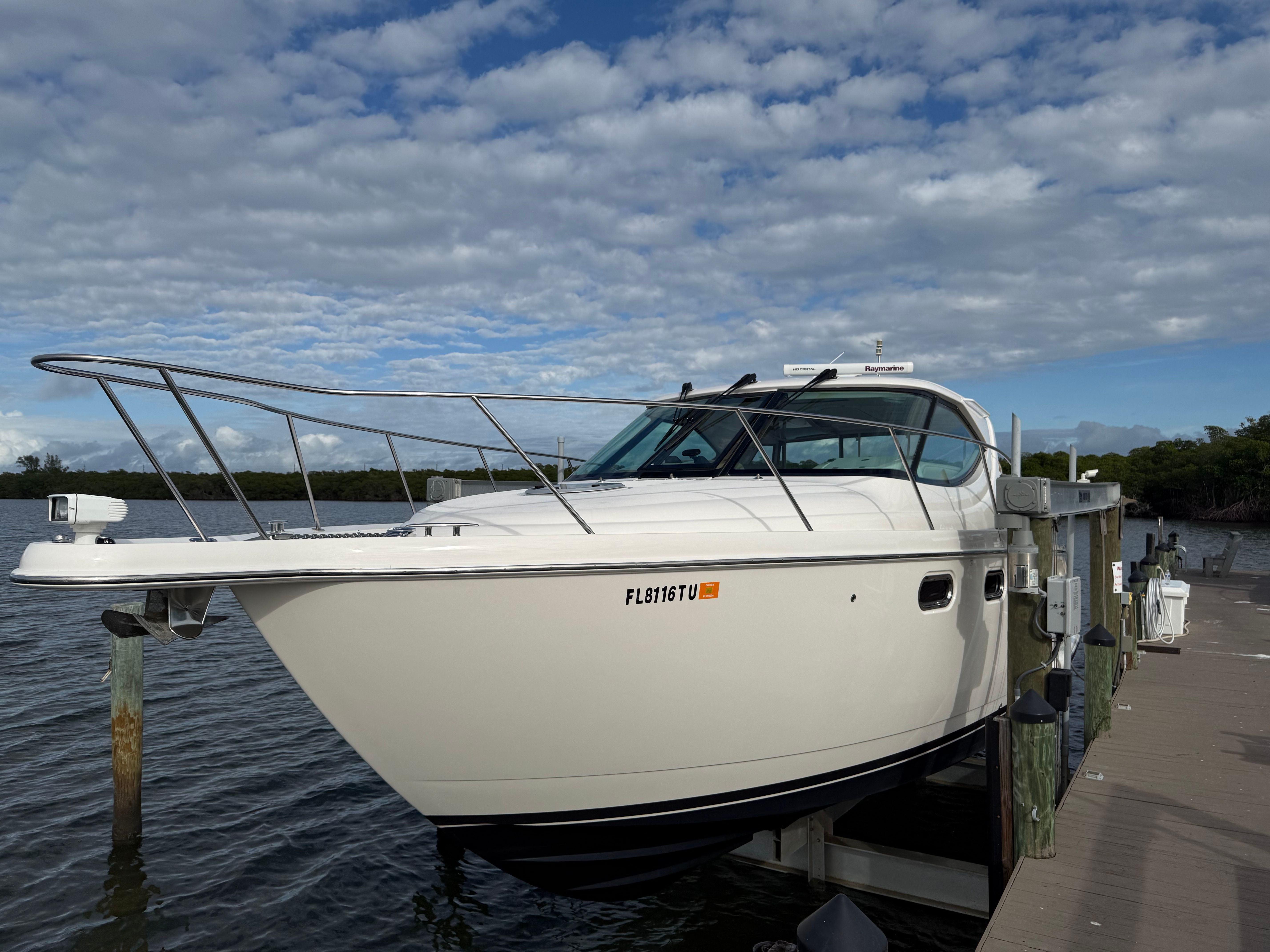 Tiara Yachts 3500 Sovran