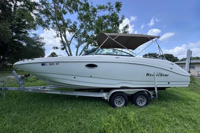NauticStar DC 243 Sport Deck