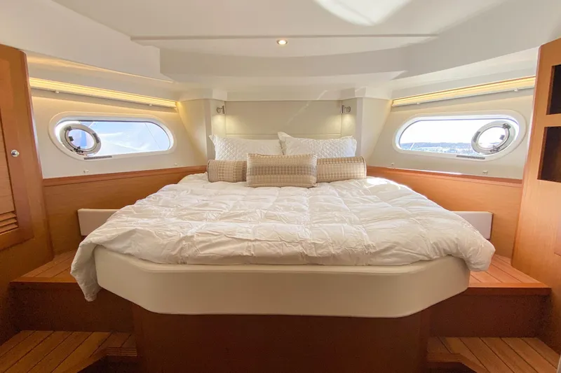 Toot 2 Yacht Photos Pics Main Cabin