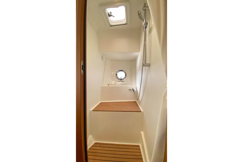 Toot 2 Yacht Photos Pics En Suite Shower