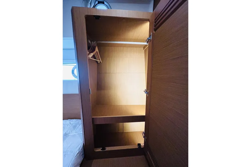 Toot 2 Yacht Photos Pics Hanging locker in 2nd cabin