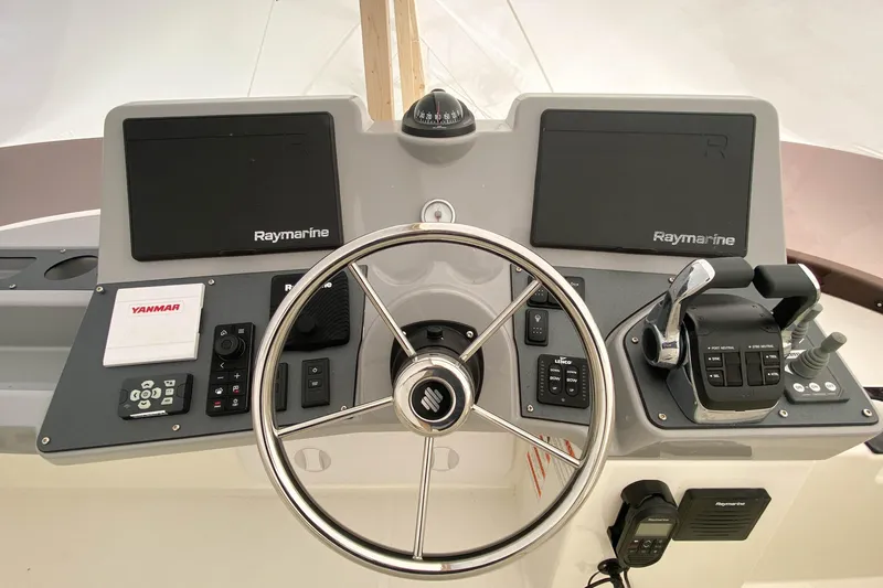 Toot 2 Yacht Photos Pics Flybridge Helm Station