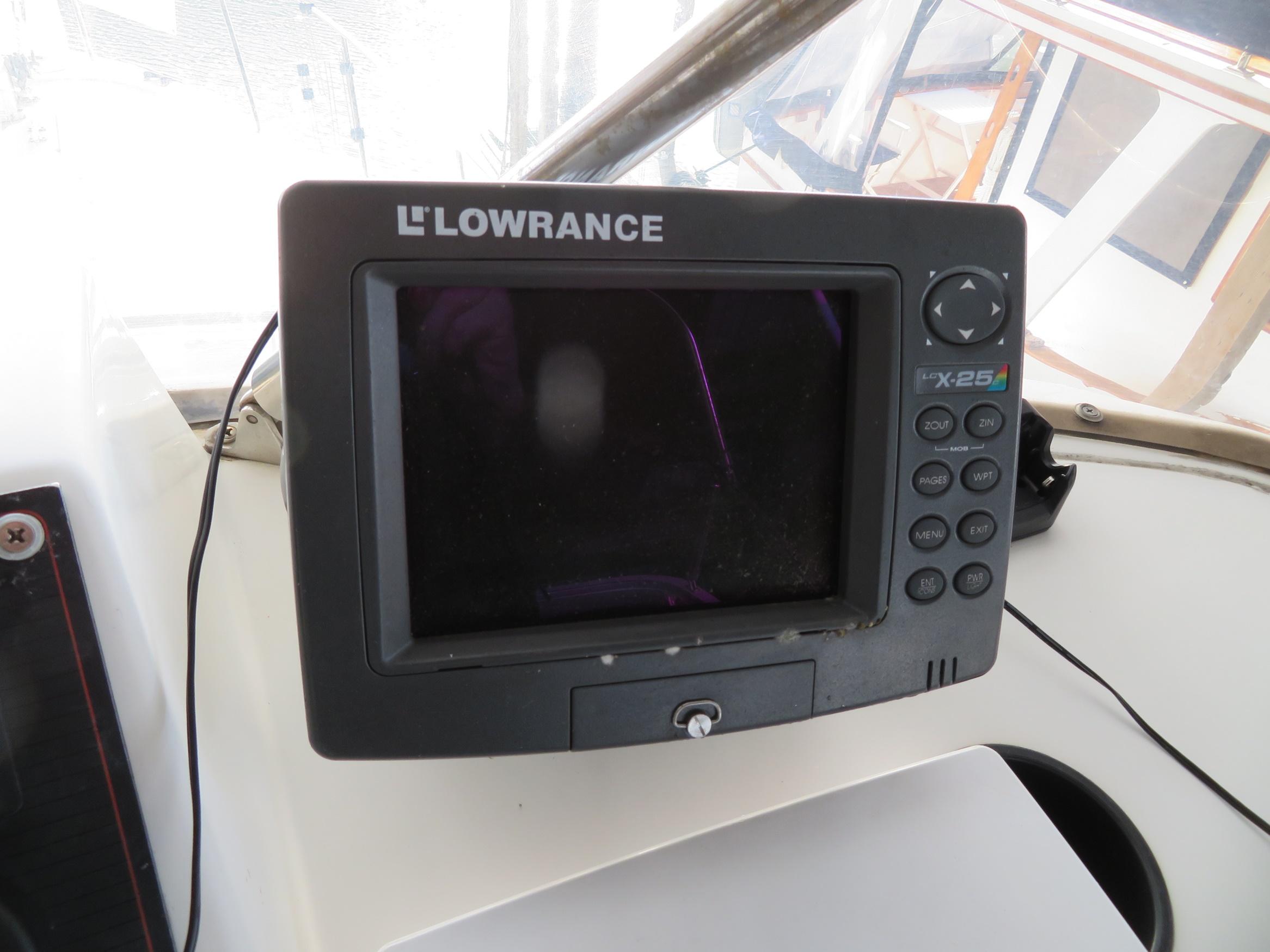 Lowrance LCX-25C