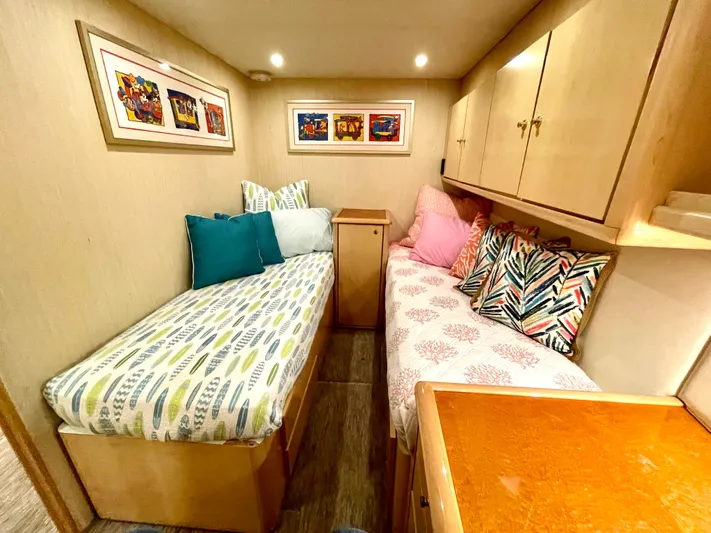 Snow Bank Yacht Photos Pics Cozy cabin interior of 2003 Ocean Yachts 62 Enclosed Bridge with twin beds and colorful decor.