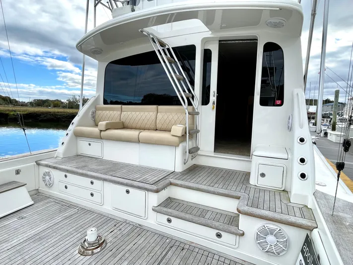 Snow Bank Yacht Photos Pics 2003 Ocean Yachts 62 Enclosed Bridge with spacious deck and comfortable seating.