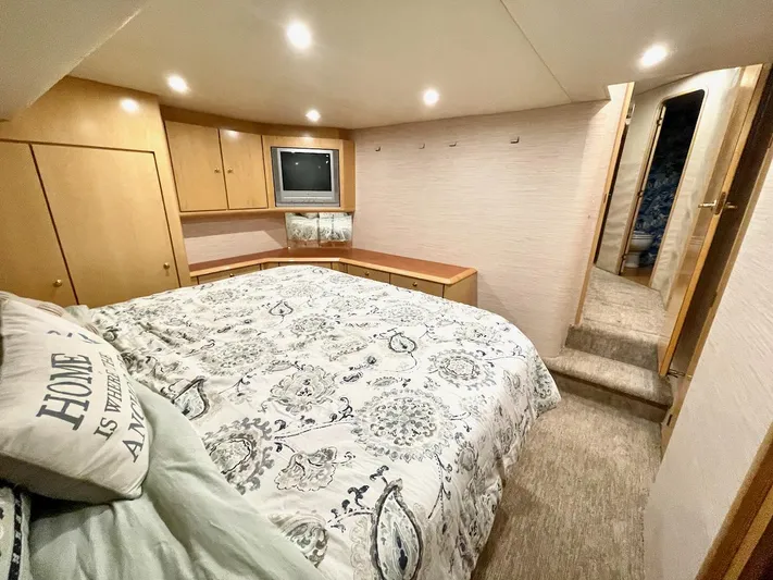 Snow Bank Yacht Photos Pics Luxurious bedroom in 2003 Ocean Yachts 62 Enclosed Bridge with cozy bedding and ambient lighting.