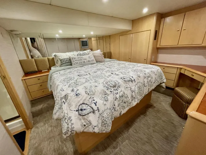 Snow Bank Yacht Photos Pics Luxurious bedroom in 2003 Ocean Yachts 62 Enclosed Bridge with elegant bedding and ample storage.