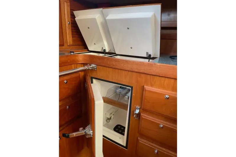 White Rose Yacht Photos Pics Both front and top loading &nbsp;fridge&nbsp;