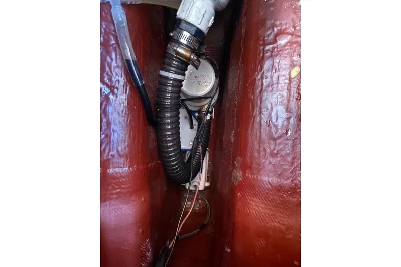 White Rose Yacht Photos Pics Very dry clean bilge