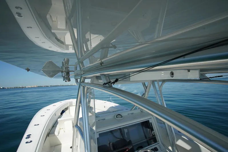 Simply Knot II Yacht Photos Pics 2018 SeaVee 390Z boat, sleek design, open water, clear sky, modern navigation equipment.