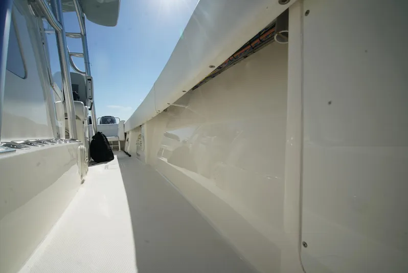 Simply Knot II Yacht Photos Pics 2018 SeaVee 390Z boat deck, sleek design, bright sunlight, side view.