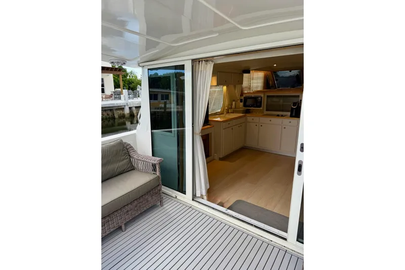 Sea B's Yacht Photos Pics Cockpit - Sliding Door Entry to Salon