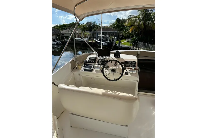 Sea B's Yacht Photos Pics Flybridge Helm