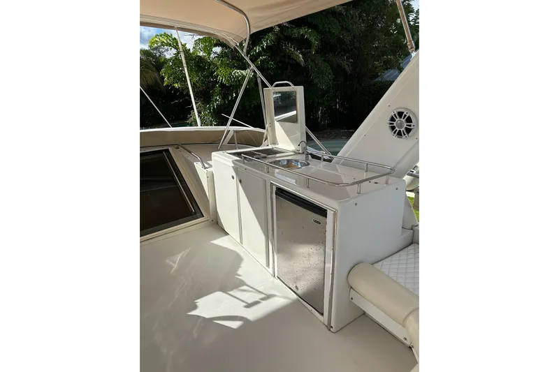 Sea B's Yacht Photos Pics Flybridge BBQ and Fridge