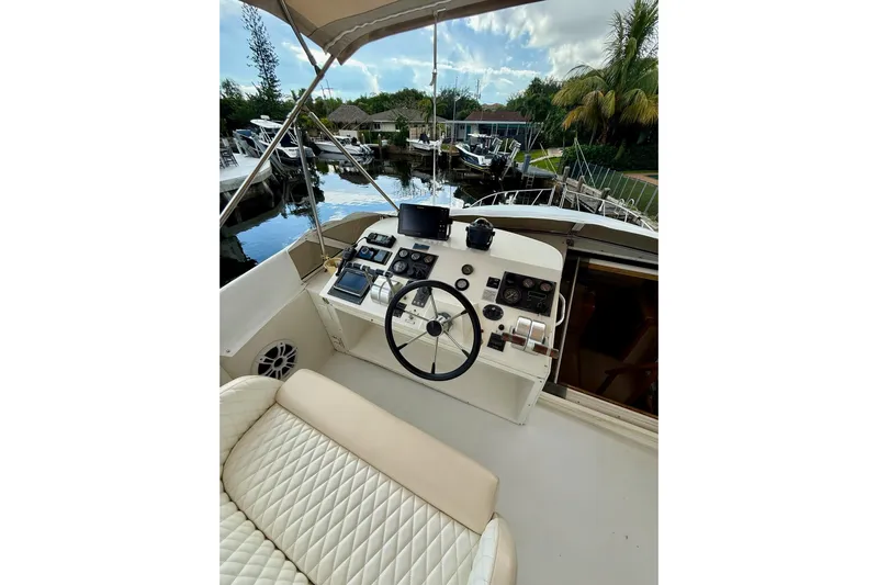 Sea B's Yacht Photos Pics Flybridge Helm