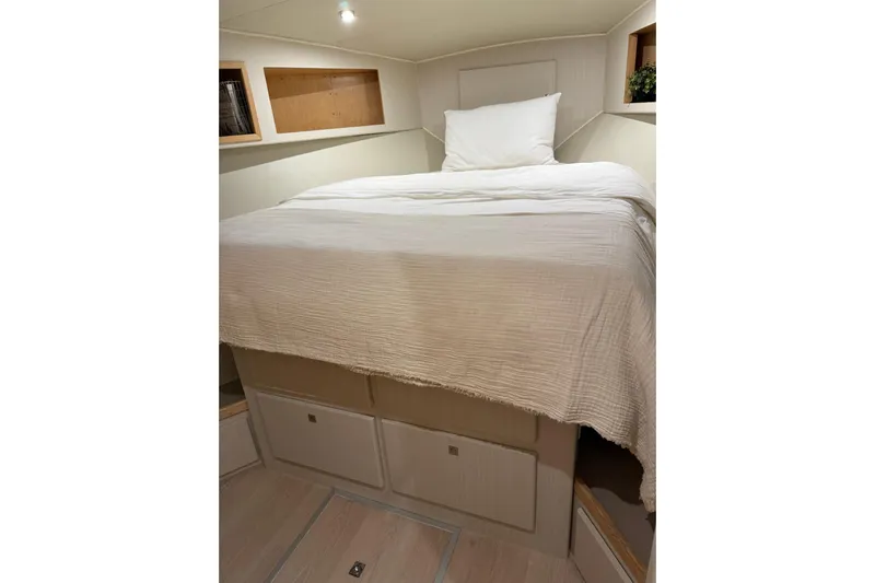 Sea B's Yacht Photos Pics VIP Forward Stateroom with under-berth storage