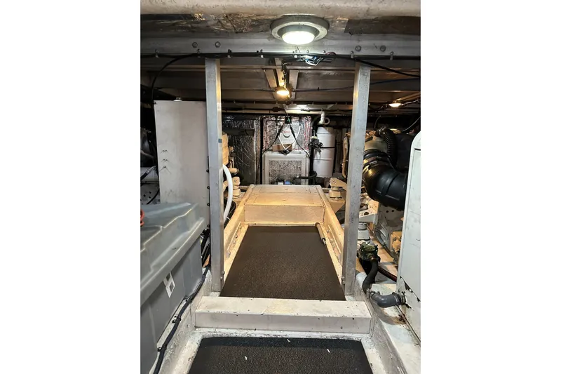 Sea B's Yacht Photos Pics Engine Room