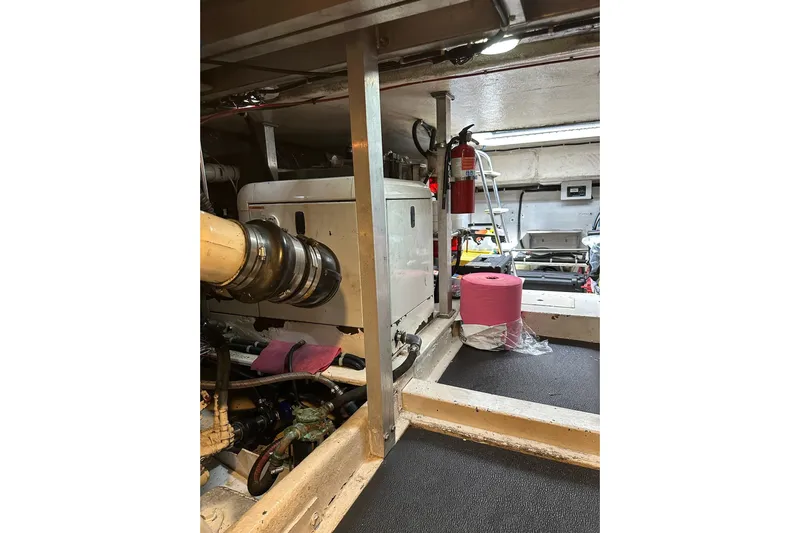 Sea B's Yacht Photos Pics Engine Room