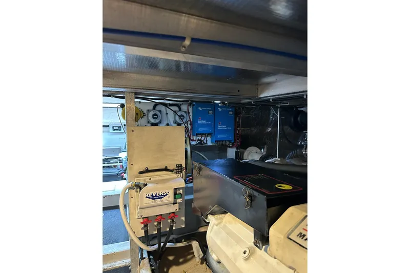 Sea B's Yacht Photos Pics Engine Room