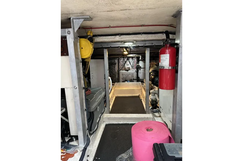 Sea B's Yacht Photos Pics Engine Room