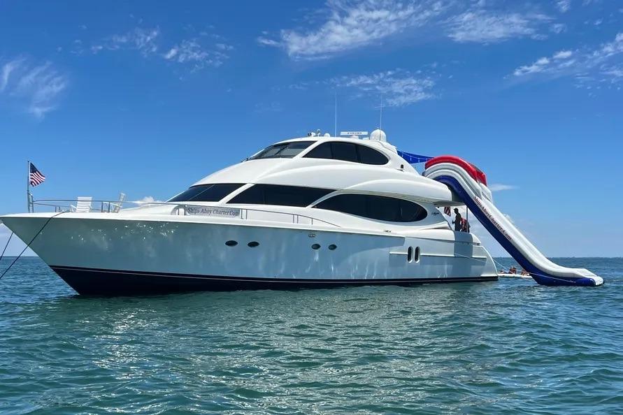 Lazzara SC Motor Yacht