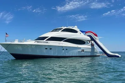 Lazzara SC Motor Yacht