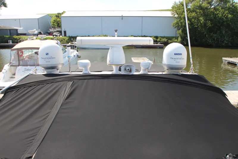  Yacht Photos Pics 1994 Sea Ray 500 Sundancer yacht with radar equipment docked at marina.