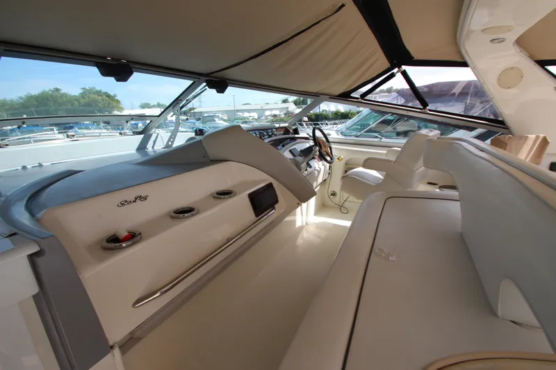  Yacht Photos Pics Interior of 1994 Sea Ray 500 Sundancer yacht with sleek, modern design.