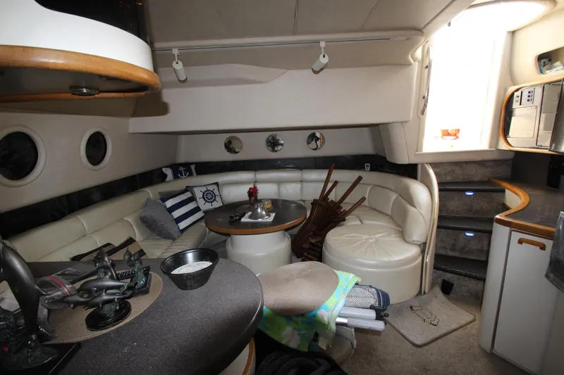  Yacht Photos Pics Interior of 1994 Sea Ray 500 Sundancer yacht with cozy seating and nautical decor.