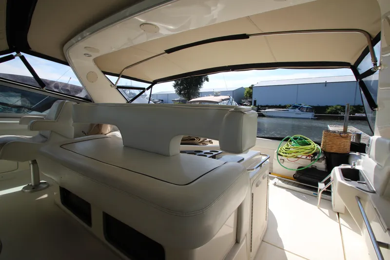  Yacht Photos Pics Interior of 1994 Sea Ray 500 Sundancer yacht with spacious seating and elegant design.