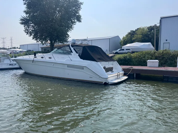  Yacht Photos Pics 1994 Sea Ray 500 Sundancer yacht docked at marina, side view.