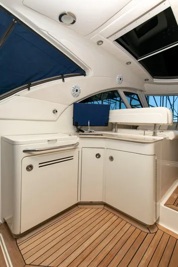 Door V Door Yacht Photos Pics 2011 Sea Ray 470 Sundancer yacht interior with sleek cabinetry and modern design.