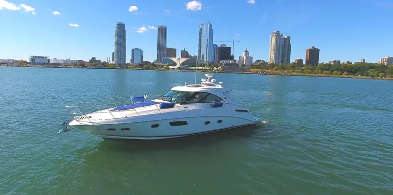 Door V Door Yacht Photos Pics 2011 Sea Ray 470 Sundancer yacht cruising near city skyline.
