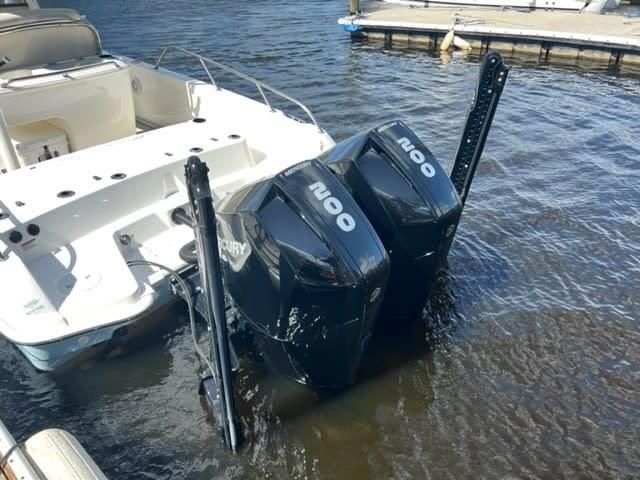 2020 Boston Whaler 270 Dauntless