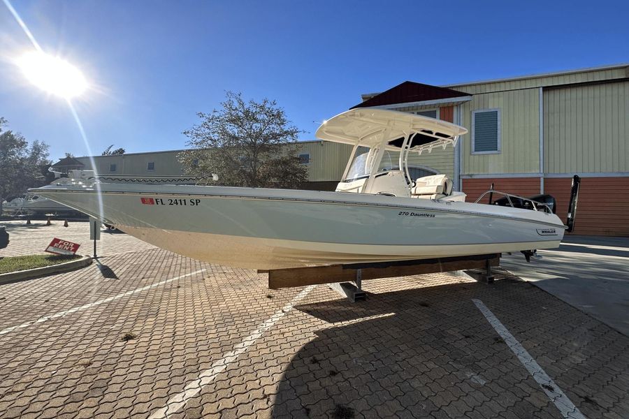 2020 Boston Whaler 270 Dauntless