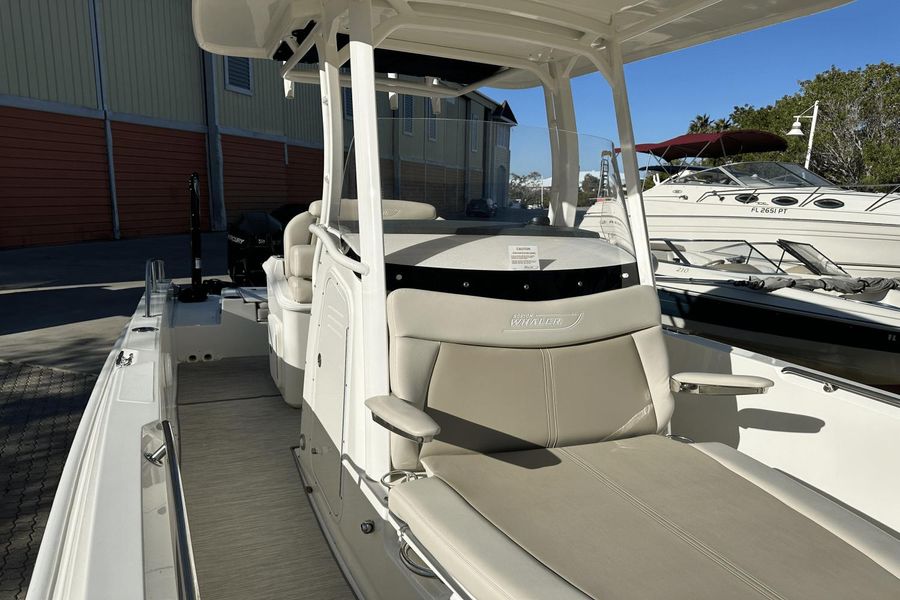 2020 Boston Whaler 270 Dauntless