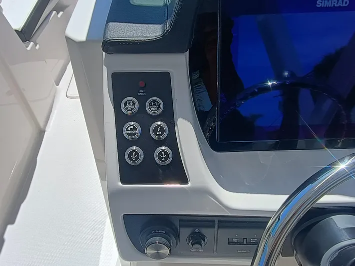 257-155 Yacht Photos Pics 2025 Robalo R257 Dual Console dashboard with control panel and steering wheel.