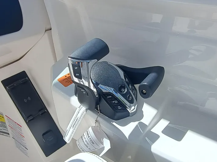 257-155 Yacht Photos Pics Throttle controls of a 2025 Robalo R257 Dual Console boat.