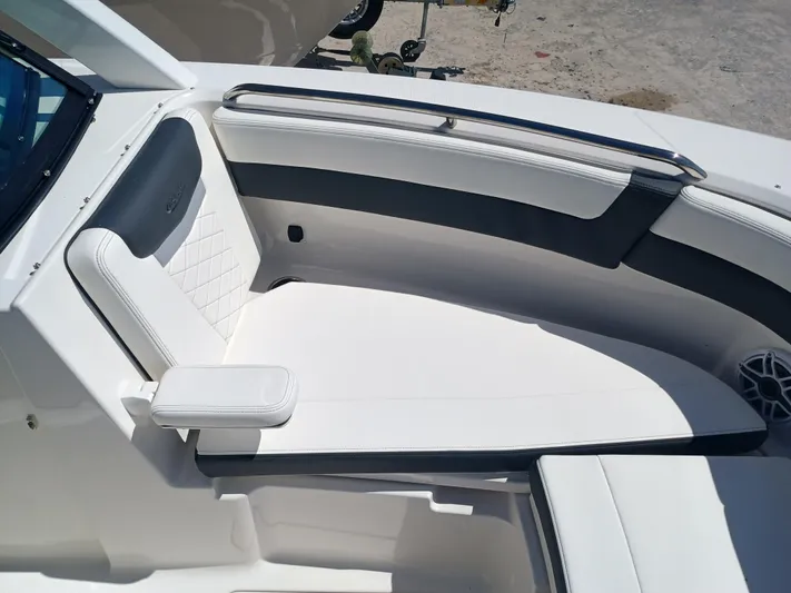 257-155 Yacht Photos Pics 2025 Robalo R257 Dual Console boat interior with white seating and modern design.
