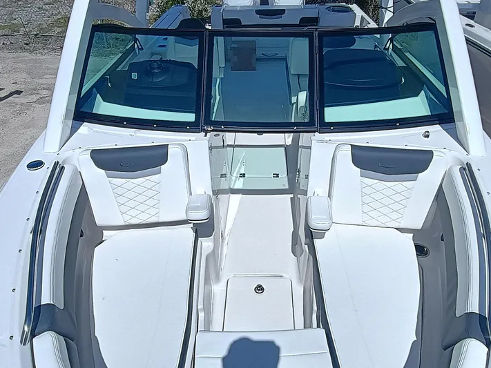 257-155 Yacht Photos Pics 2025 Robalo R257 Dual Console boat interior with white seating and windshield.